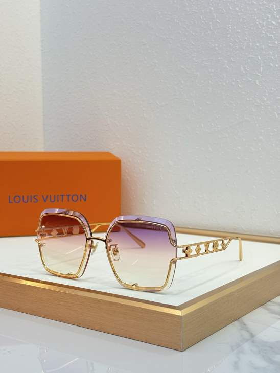 Picture of Louis Vuitton Sunglasses _SKUfw79280236fw